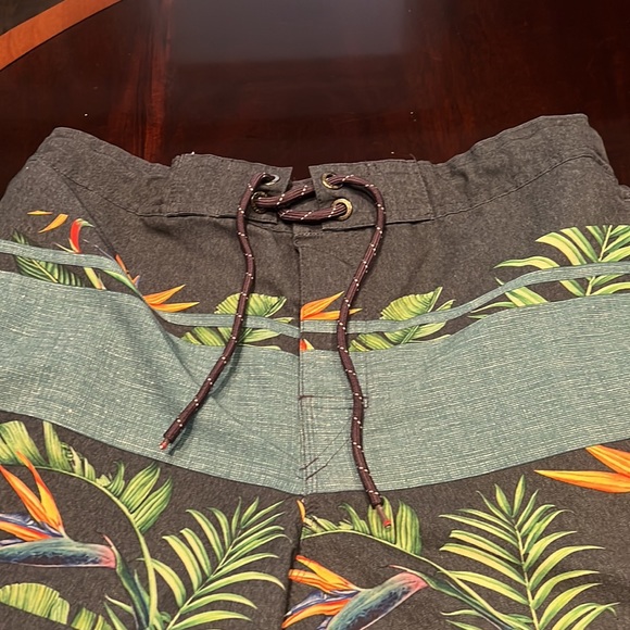 Airwalk hybrid shorts Size Medium - Picture 3 of 10